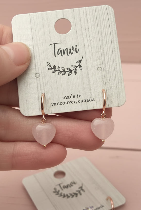 please chanmge the "Graceie Rose" on the cards to read "Tanvi" and change the christmad bacgound to a sofer motred pink on wood